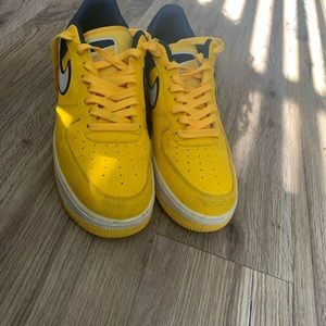 2019 Nike Air Force 1 Low '07 LV8 1
Amarillo size 8.5